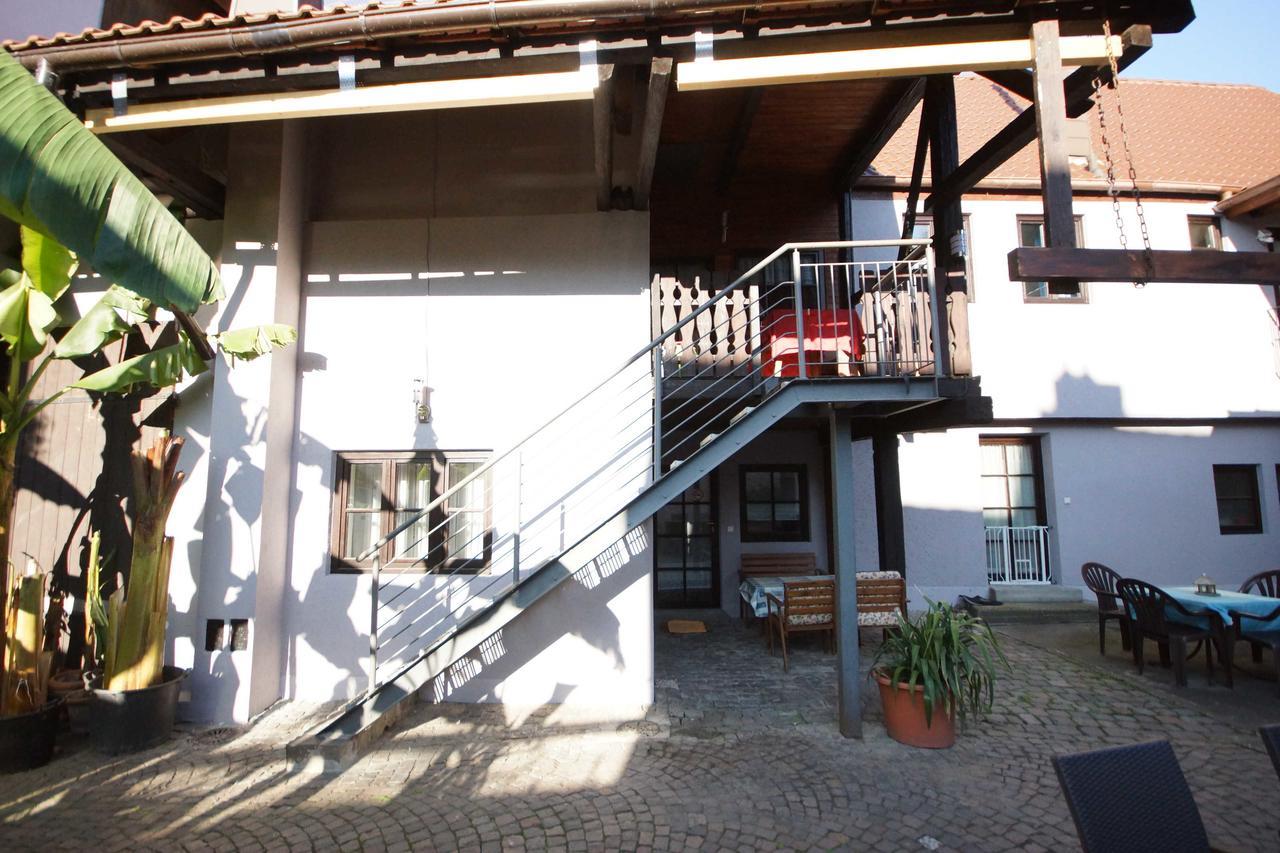 Ferienwohnungen Domblick Mit Historischem Innenhof Speyer Exterior photo